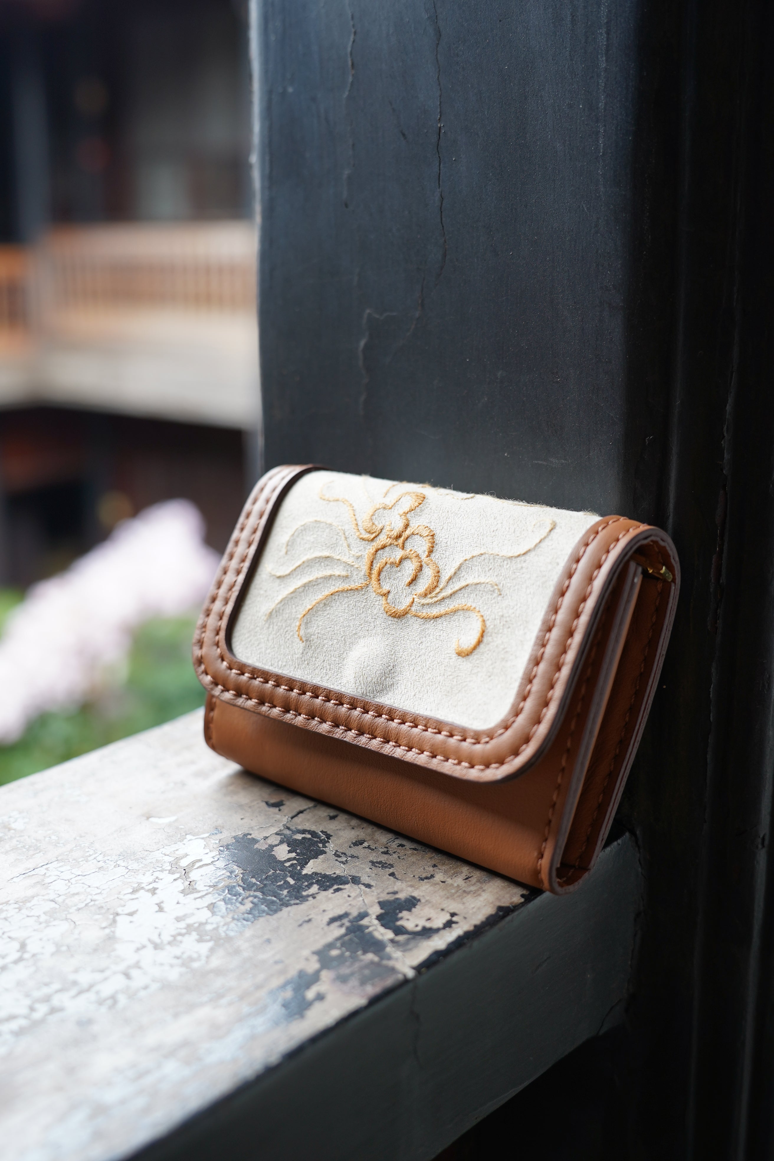 Hand-embroidered Classic Color Coin Purse